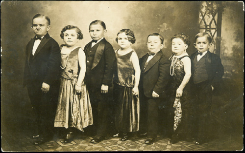 Troupe of performing midgets, 1925