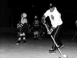 How former Bruins winger Willie O'Ree kept his vision impairment a